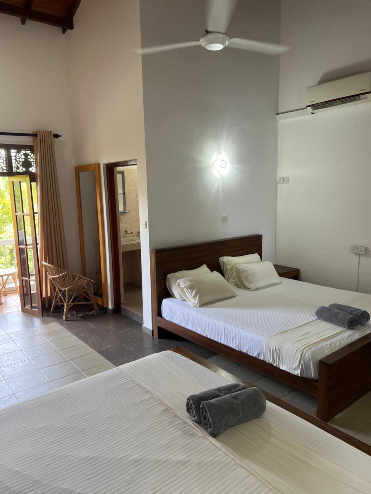 Hummus Hostel Hikkaduwa Exterior foto